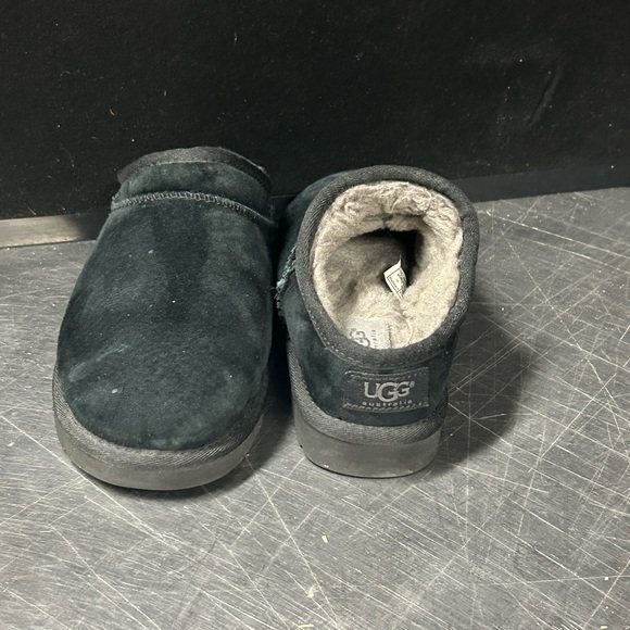 Ugg Slippers Size 5 Women - Picture 10 of 10